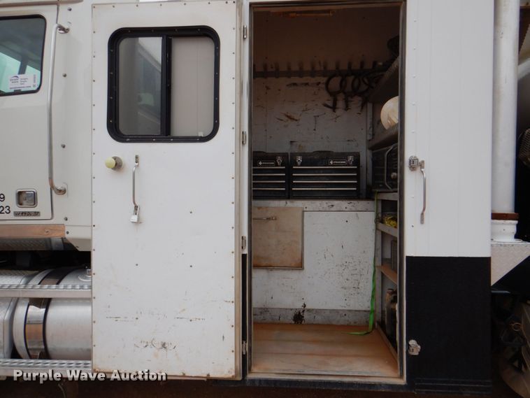 image for item DR2022 2016 Western Star 4900EX  tri-drive hydrovac truck