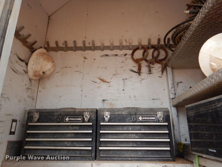 image for item DR2022 2016 Western Star 4900EX  tri-drive hydrovac truck