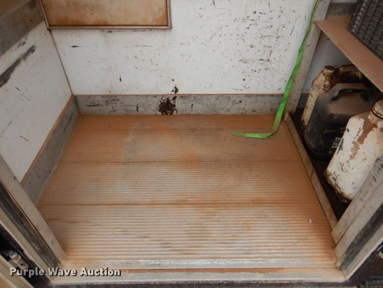 image for item DR2022 2016 Western Star 4900EX  tri-drive hydrovac truck