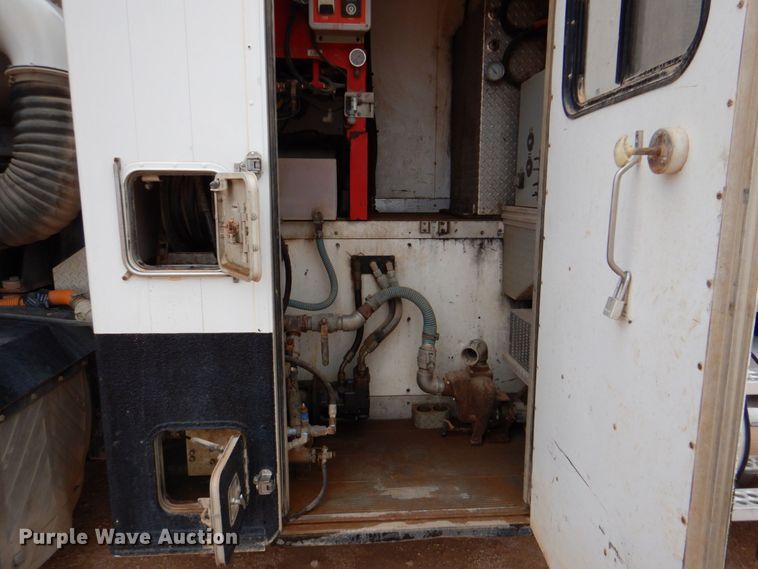 image for item DR2022 2016 Western Star 4900EX  tri-drive hydrovac truck