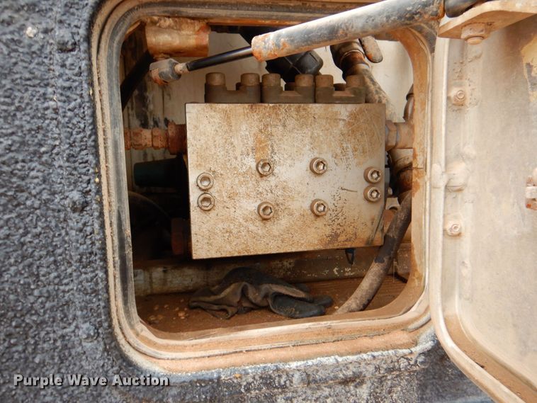 image for item DR2022 2016 Western Star 4900EX  tri-drive hydrovac truck