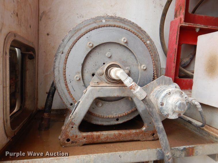 image for item DR2022 2016 Western Star 4900EX  tri-drive hydrovac truck