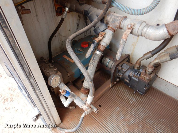 image for item DR2022 2016 Western Star 4900EX  tri-drive hydrovac truck