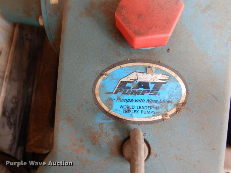 image for item DR2022 2016 Western Star 4900EX  tri-drive hydrovac truck