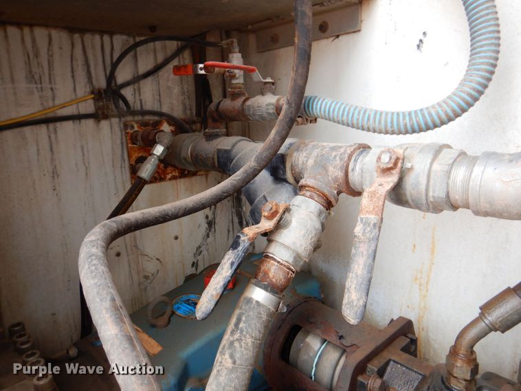 image for item DR2022 2016 Western Star 4900EX  tri-drive hydrovac truck