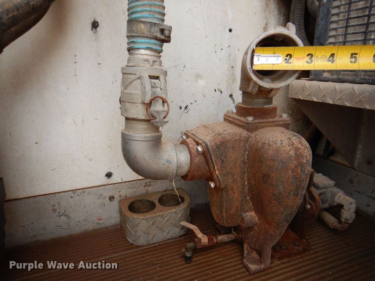 image for item DR2022 2016 Western Star 4900EX  tri-drive hydrovac truck