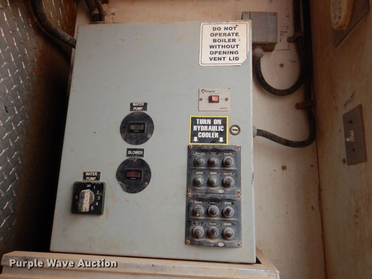 image for item DR2022 2016 Western Star 4900EX  tri-drive hydrovac truck