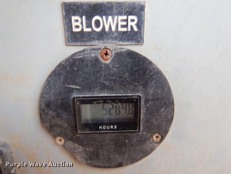 image for item DR2022 2016 Western Star 4900EX  tri-drive hydrovac truck