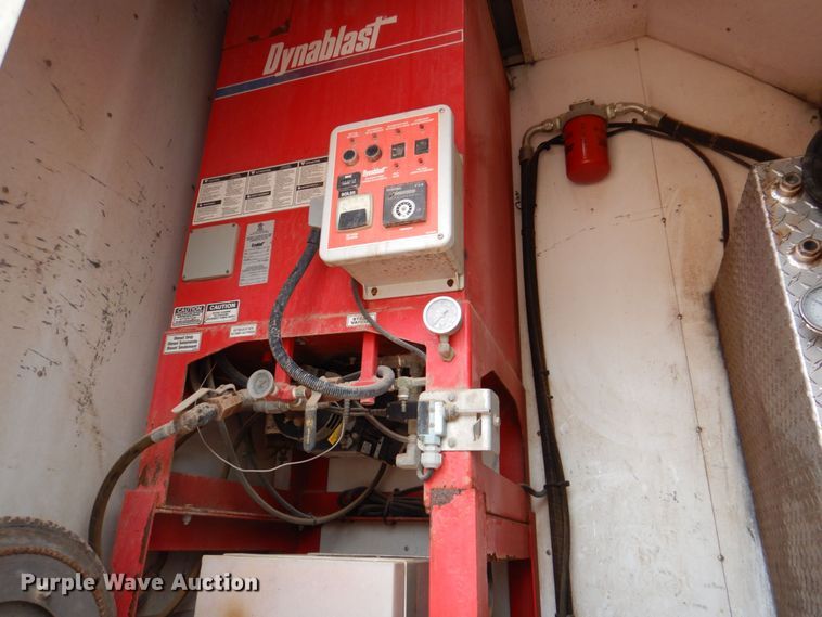 image for item DR2022 2016 Western Star 4900EX  tri-drive hydrovac truck