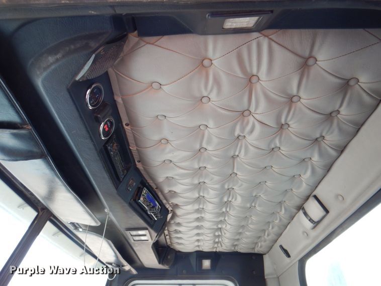 image for item DR2022 2016 Western Star 4900EX  tri-drive hydrovac truck