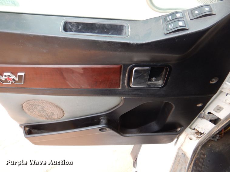 image for item DR2022 2016 Western Star 4900EX  tri-drive hydrovac truck