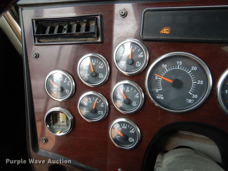 image for item DR2022 2016 Western Star 4900EX  tri-drive hydrovac truck