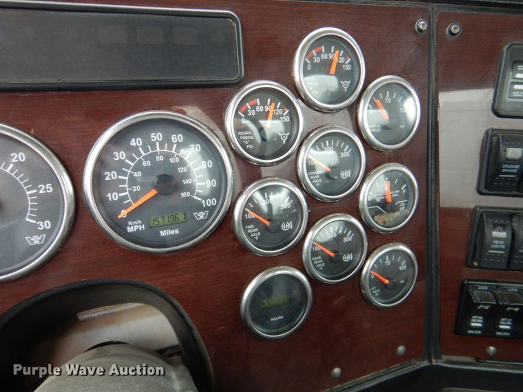 image for item DR2022 2016 Western Star 4900EX  tri-drive hydrovac truck