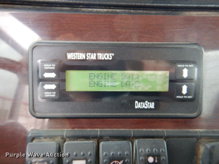 image for item DR2022 2016 Western Star 4900EX  tri-drive hydrovac truck