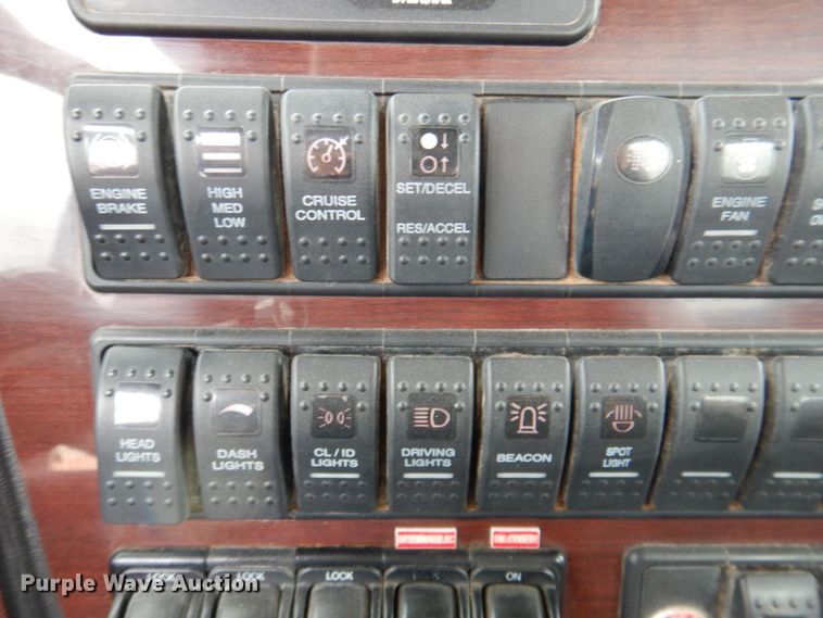 image for item DR2022 2016 Western Star 4900EX  tri-drive hydrovac truck