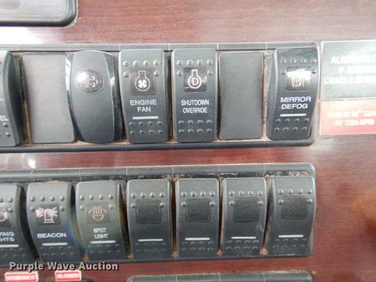 image for item DR2022 2016 Western Star 4900EX  tri-drive hydrovac truck