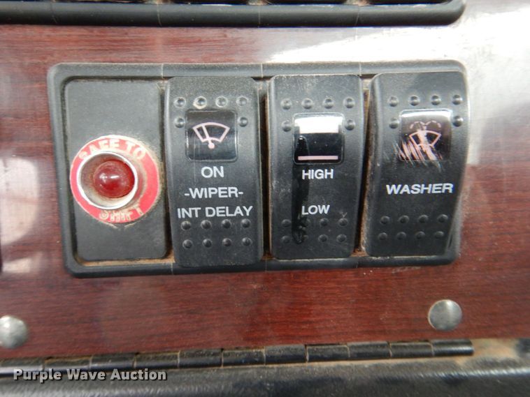 image for item DR2022 2016 Western Star 4900EX  tri-drive hydrovac truck