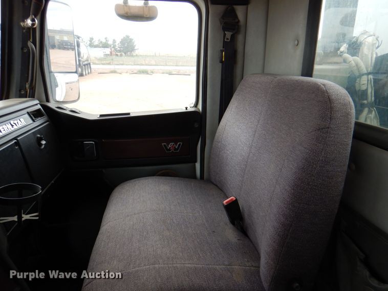 image for item DR2022 2016 Western Star 4900EX  tri-drive hydrovac truck