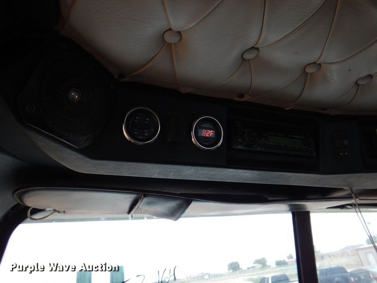 image for item DR2022 2016 Western Star 4900EX  tri-drive hydrovac truck