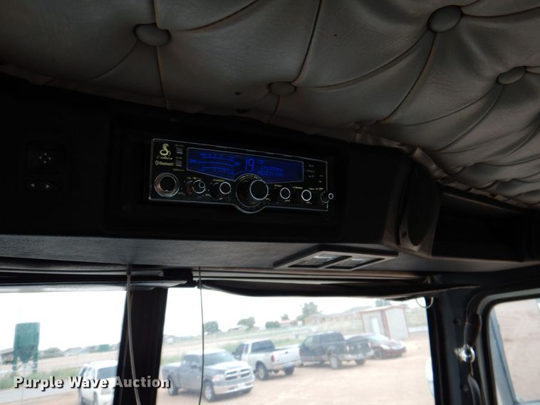 image for item DR2022 2016 Western Star 4900EX  tri-drive hydrovac truck