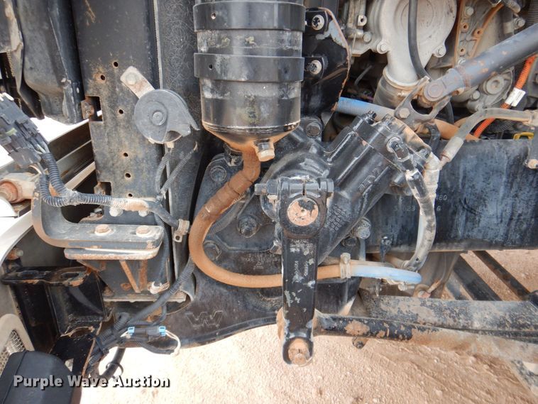 image for item DR2022 2016 Western Star 4900EX  tri-drive hydrovac truck