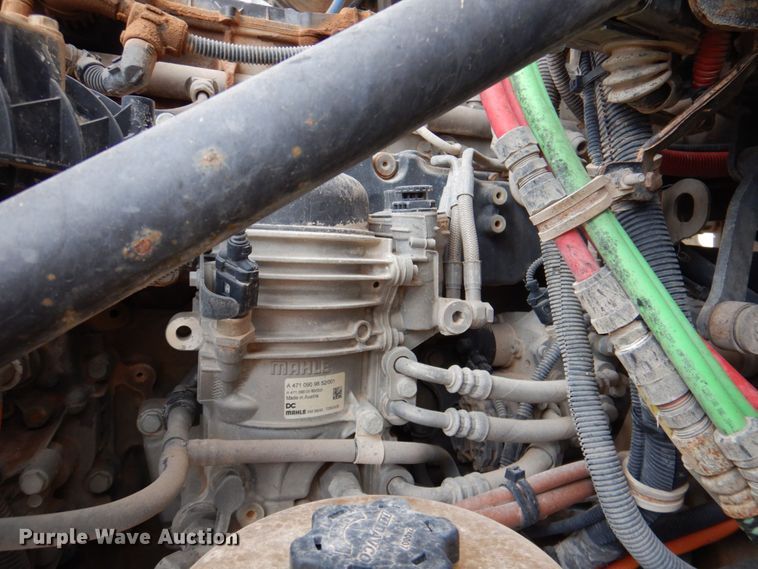 image for item DR2022 2016 Western Star 4900EX  tri-drive hydrovac truck