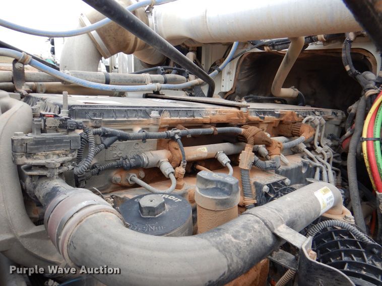 image for item DR2022 2016 Western Star 4900EX  tri-drive hydrovac truck