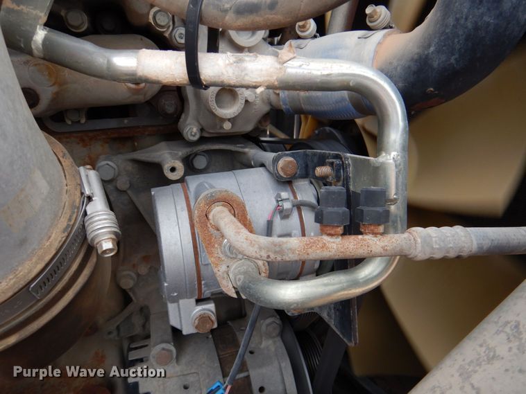 image for item DR2022 2016 Western Star 4900EX  tri-drive hydrovac truck