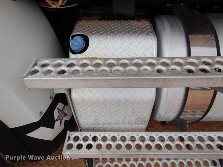 image for item DR2022 2016 Western Star 4900EX  tri-drive hydrovac truck