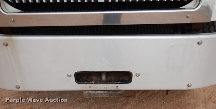 image for item DR2022 2016 Western Star 4900EX  tri-drive hydrovac truck