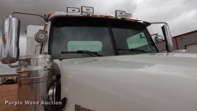 image for item DR2022 2016 Western Star 4900EX  tri-drive hydrovac truck