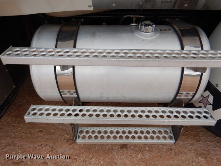 image for item DR2022 2016 Western Star 4900EX  tri-drive hydrovac truck