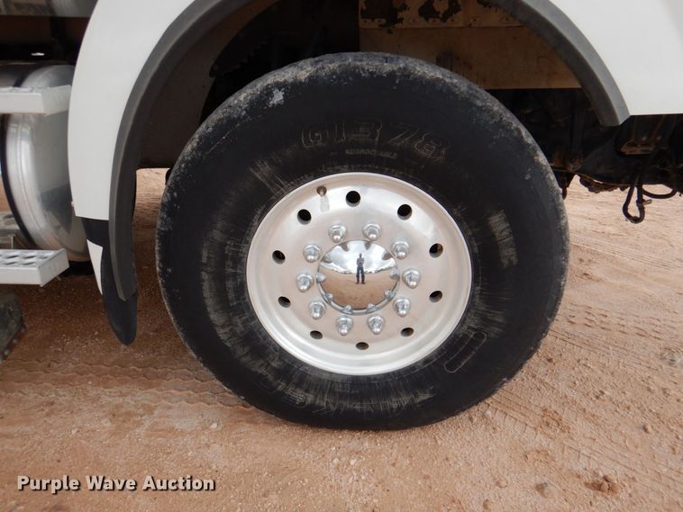 image for item DR2022 2016 Western Star 4900EX  tri-drive hydrovac truck