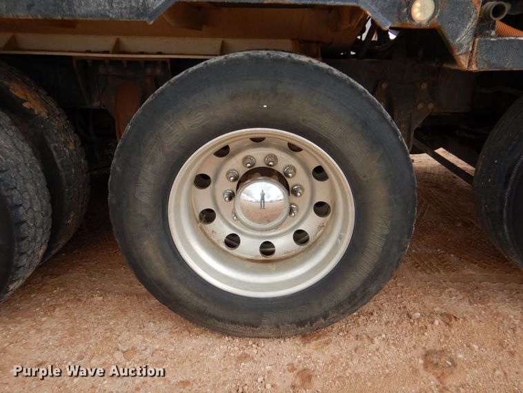 image for item DR2022 2016 Western Star 4900EX  tri-drive hydrovac truck