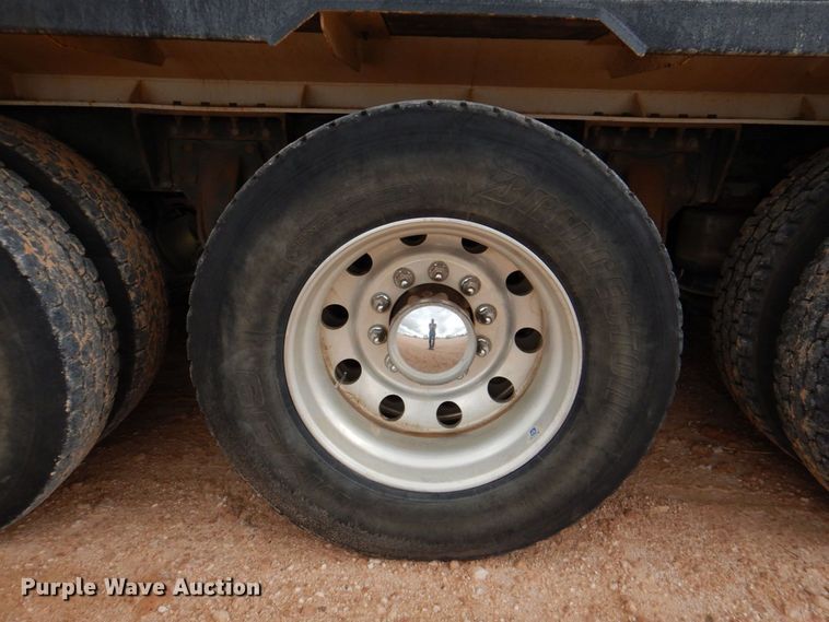 image for item DR2022 2016 Western Star 4900EX  tri-drive hydrovac truck