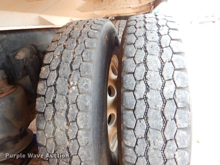 image for item DR2022 2016 Western Star 4900EX  tri-drive hydrovac truck