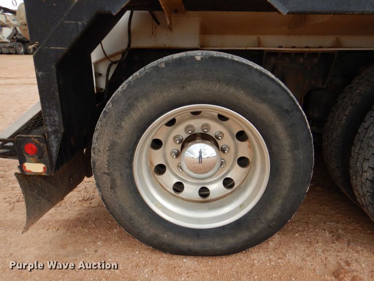 image for item DR2022 2016 Western Star 4900EX  tri-drive hydrovac truck