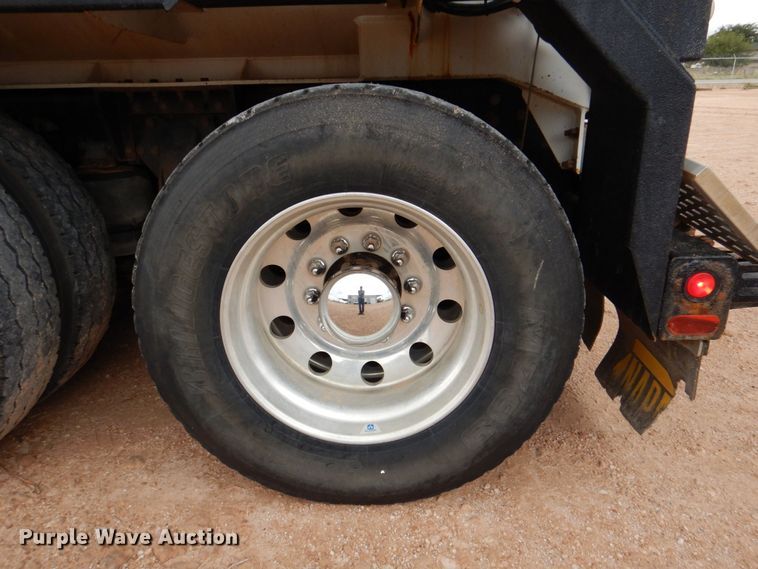 image for item DR2022 2016 Western Star 4900EX  tri-drive hydrovac truck