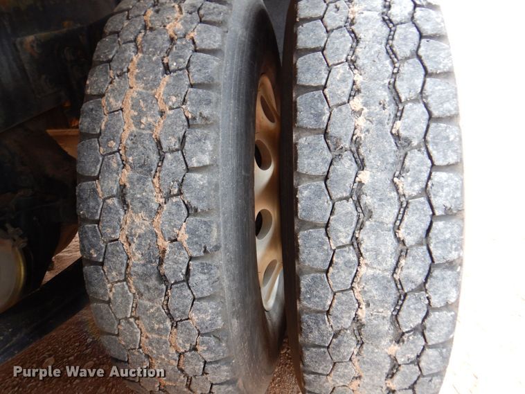 image for item DR2022 2016 Western Star 4900EX  tri-drive hydrovac truck