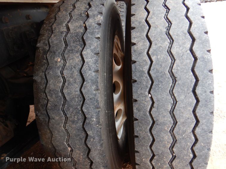 image for item DR2022 2016 Western Star 4900EX  tri-drive hydrovac truck