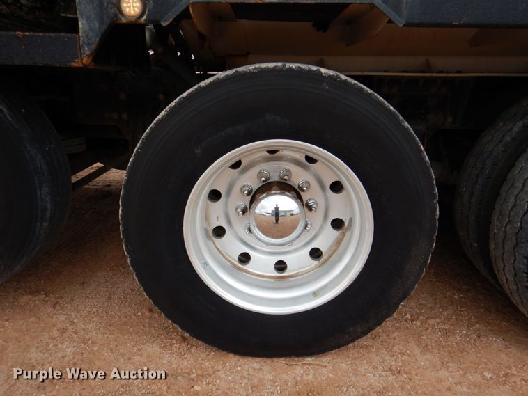 image for item DR2022 2016 Western Star 4900EX  tri-drive hydrovac truck