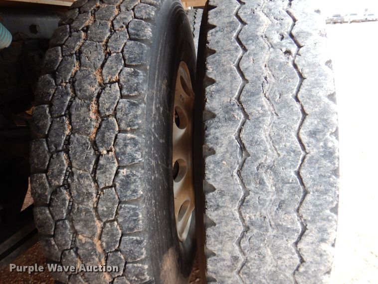 image for item DR2022 2016 Western Star 4900EX  tri-drive hydrovac truck