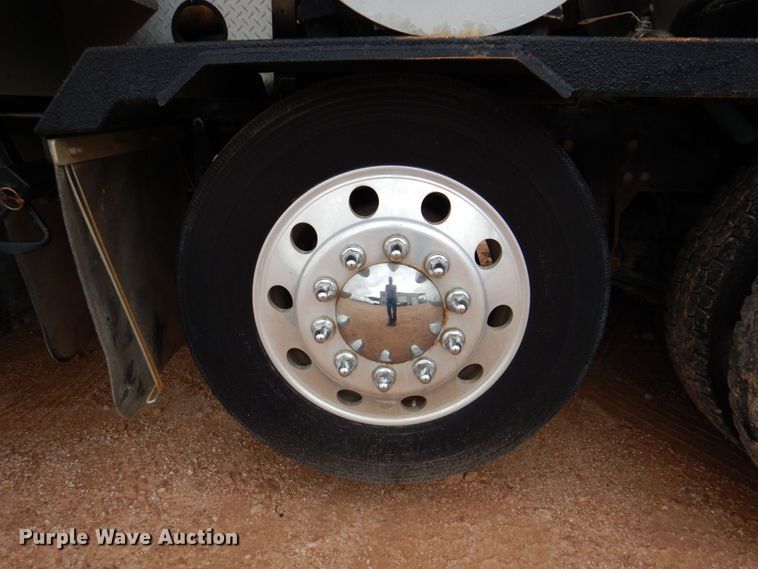 image for item DR2022 2016 Western Star 4900EX  tri-drive hydrovac truck