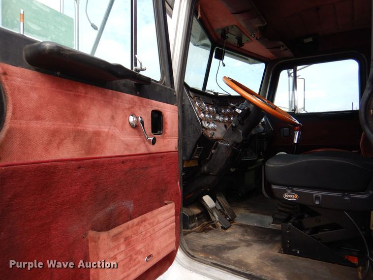 image for item DR2025 1996 Peterbilt 379  semi truck