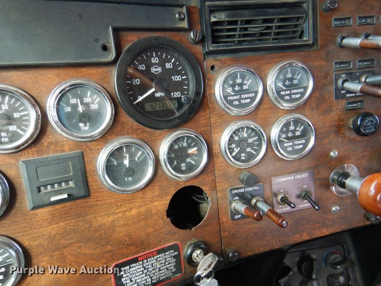 image for item DR2025 1996 Peterbilt 379  semi truck