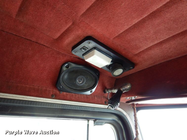 image for item DR2025 1996 Peterbilt 379  semi truck