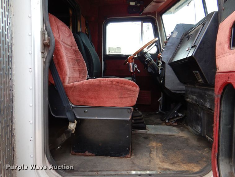 image for item DR2025 1996 Peterbilt 379  semi truck