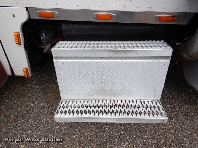 image for item DR2025 1996 Peterbilt 379  semi truck