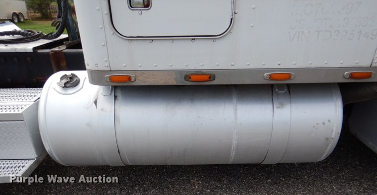image for item DR2025 1996 Peterbilt 379  semi truck