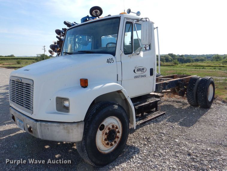 image for item DS8129 1999 Freightliner FL70  truck cab and chassis